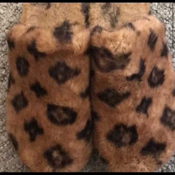 Women’s Slippers - Picture 2 of 3